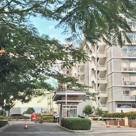 The Treehouse B @ Trees Residences Manila Exteriör bild